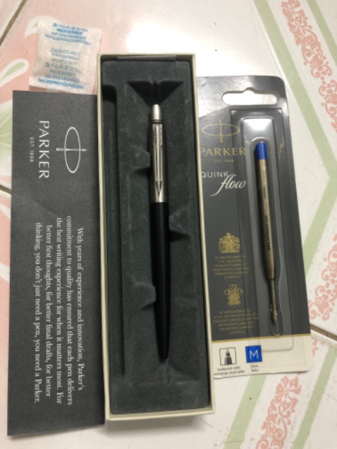 Giao lâu mẫu bút không chắt tay như bút giá rẻ hơi thất vọng thật tế khá xấu nhìn như hàng kém chất lượng