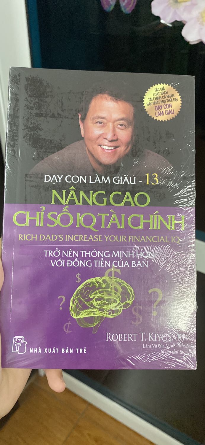 Ship rất nhanh , sách hay và ý nghĩa lắm , đóng gửi cẩn thận , đẹp , sách mới cứng