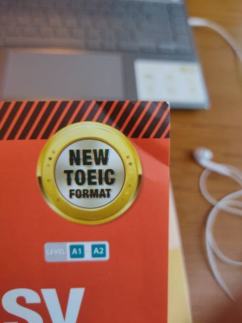 Thật sự rất hài lòng với Tiki về ship.Có cảm giác như đang sống ở Mĩ.Bên Mĩ có câu chuyện 7h sáng đặt hàng trên Amazon 9h hàng đến.Tối hôm 10.10 săn sale trên Tiki sáng mai ngủ dậy 9h sáng sách đã đến.Tiếc một nỗi là một người yêu tri thức yêu sách như mình thì không thích bị mẻ nhăn ở đầu góc sách.Điều này thì vẫn muốn Tiki nâng cao chất lượng ship bảo vệ người tiêu dùng. Đặt sách thì đặt Tiki