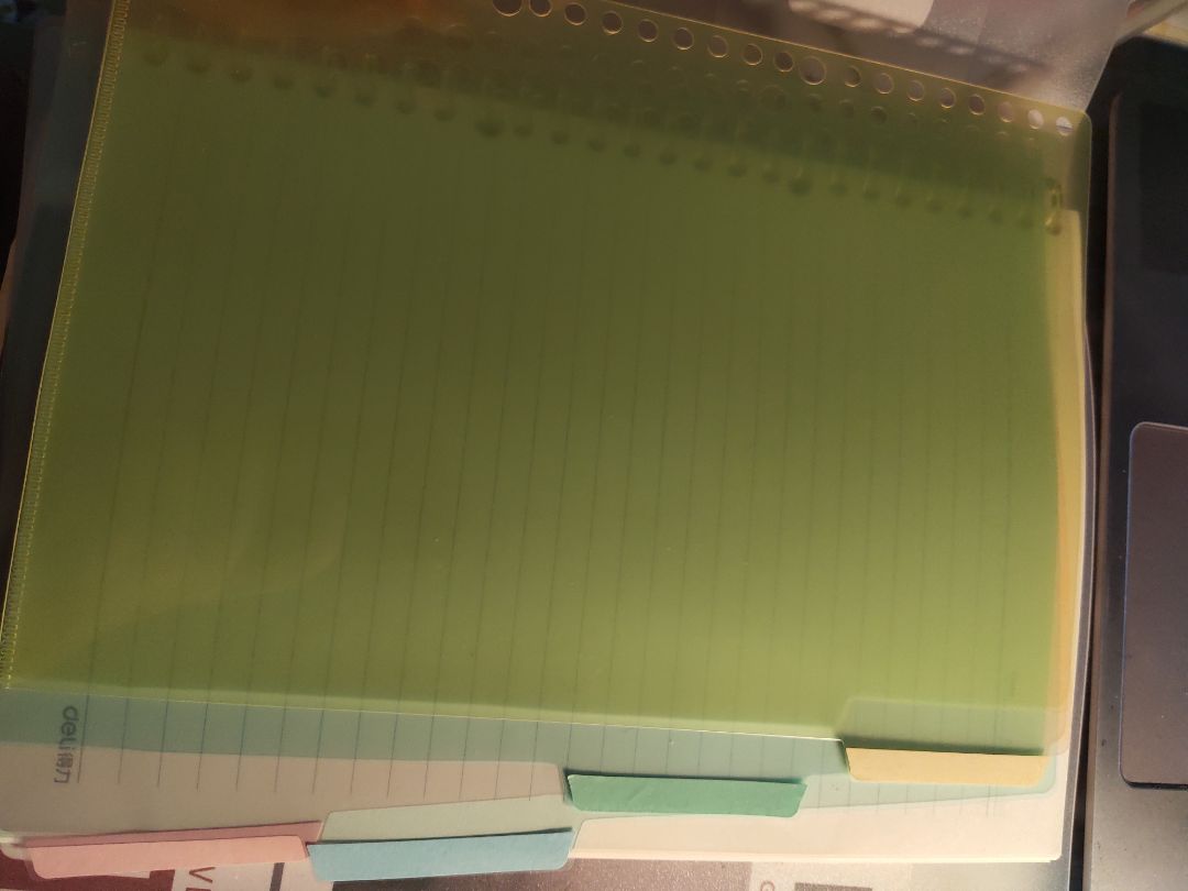 Ngoài việc móp phần đuôi một tẹo thì hàng giống hình lắm nha mn. Hàng được quấn kĩ càng nhiều lớp bằng nilon chống xốc, giao nhanh. Kia là mình dán thêm vào chứ lúc đầu k có đâu.