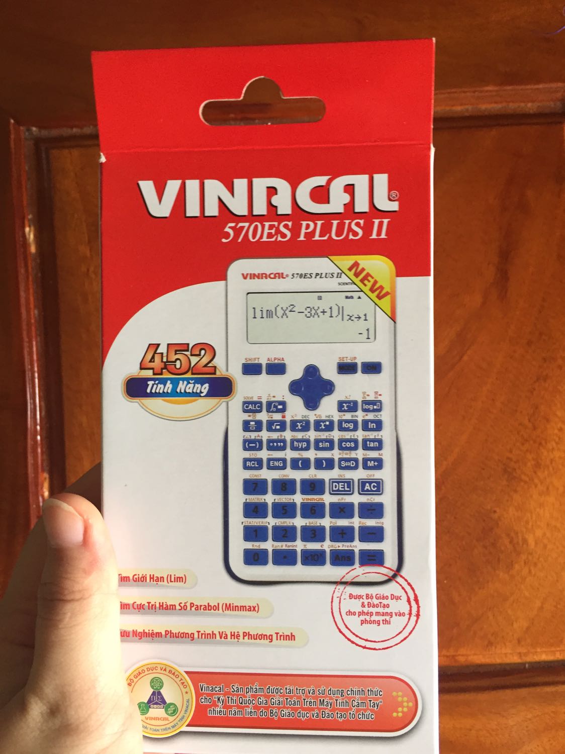 Em vừa mới nhận máy xong là vào đây viết nhận xét cho các bác liền đây, máy mới hoàn toàn nhé, em *** thử rồi máy siêu mượt siêu ngon luôn nha, có tem chống hàng giả rồi phiếu bảo hành đồ luôn nha các bác! Gặp đang mùa dịch, máy tính lại hư, em không dám đi ra ngoài mua, ngồi nhà chờ máy tới là 1 lựa chọn siêu tuyệt vời, mà giá lại okee nữa, hbua bạn em mua cũng máy này luôn mà tận 470k hnay em mua giá siêu bèo siêu thích! Mà hnay anh shipper siêu đẹp trai các bác ạ, nói chuyện nhẹ nhàng còn giúp em khuii hộp ra để check hàng nữa, nói chung là toẹt vời ông mặt trời luôn nha! KHUYẾN KHÍCH CÁC BÁC NÊN MUA!!!