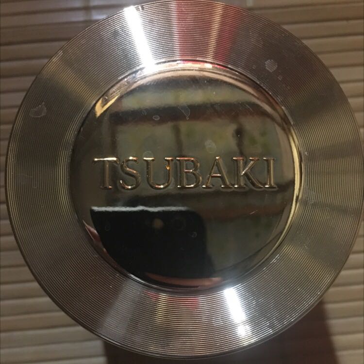 Lần đầu chơi lớn dùng thử kem ủ này, nghe review rất tốt mà dùng tốt thật sự ý, tóc mình yếu nên rụng cực nhiều, mà mới dùng 1 lần đã thấy đỡ hẳn:)) hơn nữa là mượt kinh khủng luôn, tóc mình rất khô do tẩy, túm lại là tệ hại:(((( mình rất ưng sp  luôn ý, dính vào da thì dễ rửa chứ k như dầu xả bthg. Túm lại là khen nhaa
Có tặng kèm sữa rửa mặt senka, dùng 1 chút bằng hạt đậu thui đã rất tạo bọt luôn r, cảm giác tươi mát hẳn, cảm giác cuộc đời mình như sang 1 trang mới luôn ý:))) rất hài lòng