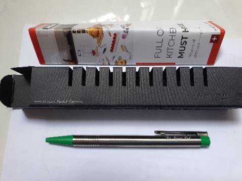 Viết cầm nặng tay, gia công hoàn hảo. Ngòi bút trơn, viết nhẹ.
Shop có hỗ trợ khắc tên và giao hàng đúng với mẫu đã yêu cầu. 
Giao hàng nhanh, chất lượng. Sẽ ủng hộ tiếp