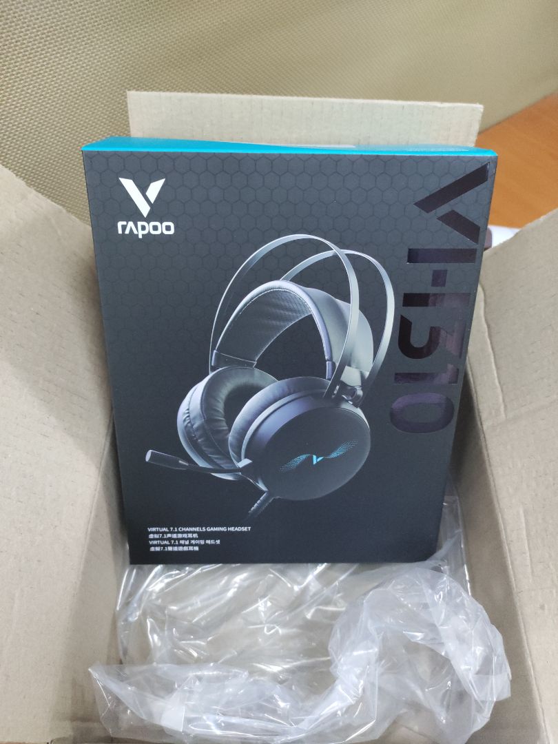 tai nghe ổn, kích thước lớn, thậm chí to hơn cả con jbl quantum 400. chất lượng âm thanh thì ở mức trung bình, tất nhiên không bằng con jbl nhưng rất ổn.