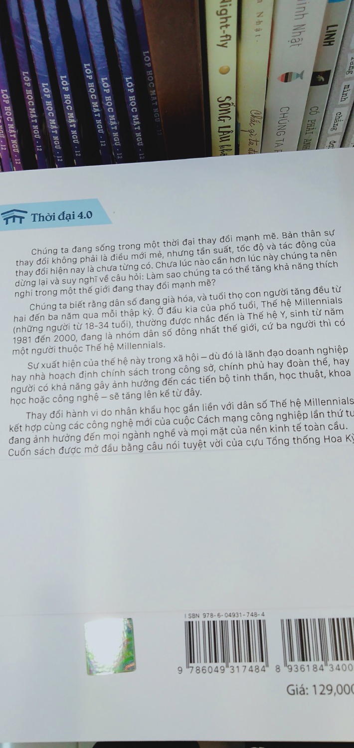 Tuổi Trẻ 4.0- Hiểu rõ về thế hệ trẻ trong thời đại 4.0 để phát triển doanh nghiệp bền vững- Rocky Scopelliti.
Chúng ta đang sống trong thời đại thay đổi mạnh mẽ. Làm sao để tăng cường khả năng thích nghi trong một thế giới thay đổi mạnh mẽ. Thay đổi tự thân nó không có gì mới mẻ, nhưng tần suất, tốc độ và tác động của thay đổi ngày nay chưa từng có. Thế hệ Millennials đã dần có ý thức về cuộc sống dài trăm năm và đang xây dựng kế hoạch theo đó. Dữ liệu trở thành năng lượng của thế kỷ 21, chủ yếu bắt nguồn từ đô thị hóa. Trí tuệ có thể dự đoán và phát triển nhân tạo. Các chu trình và dịch vụ sống được tự động hóa. Cách mạng công nghiệp lần thứ tư gia cố thêm các hệ vật lý, số học và sinh học của chúng ta.