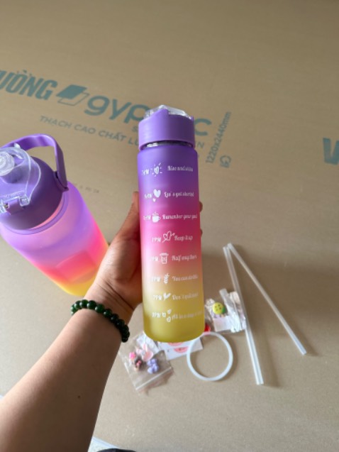 Cầm thấy chắc chắn . Giao hàng nhanh . 1 điểm trừ là nút bật nắp không được nhậy, hơi khó đậy