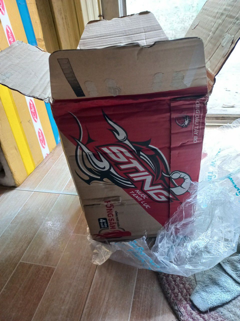 giao thùng mốp méo và thiếu 1 chai. liên hệ lại giúp với tiki ơi.