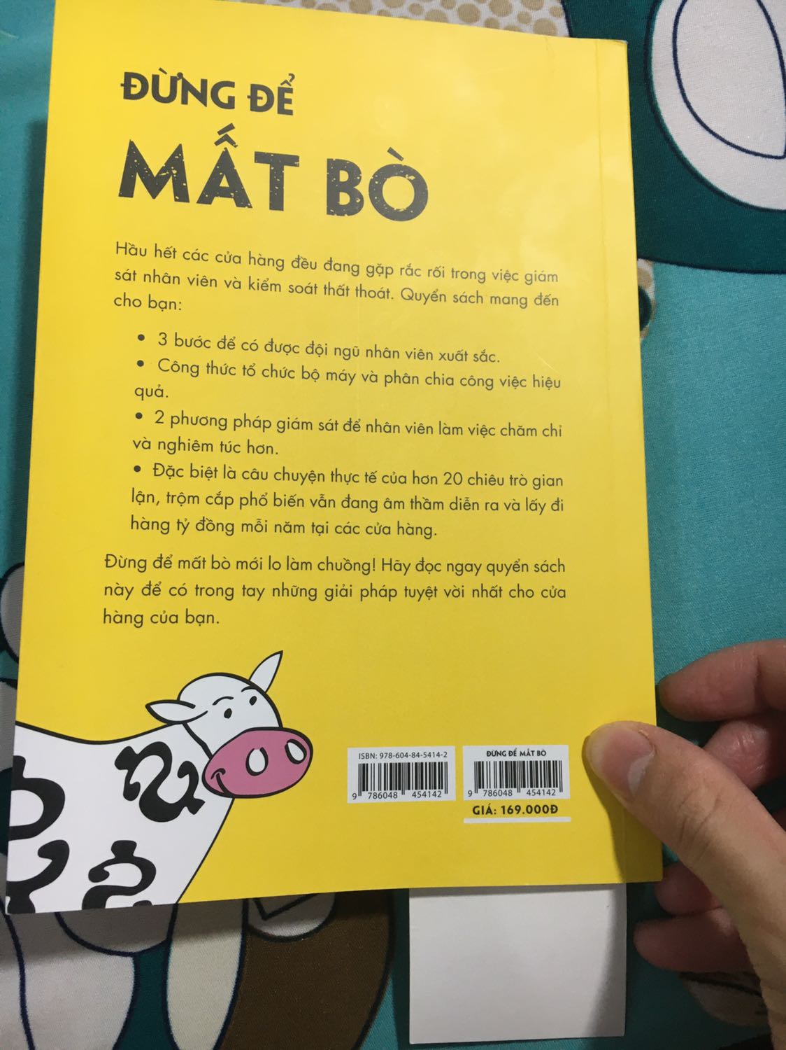 Sách của anh Trần Thanh Phong thì khỏi phải nói rồi mỗi cuốn mỗi chủ đề hay. Đọc lần nào cũng lôi cuốn nên đọc tốc độ nhanh kinh khủng. Sách nói về cách quản lí nhân viên và dạy nhân viên rất hiệu quả. Rất đáng tiền để mua những cuốn của anh.