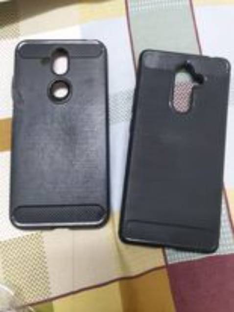 Giao hàng khác hình còn không dùng được, treo đầu dê bán thịt *** (ốp cũ bị xước là của mình, còn cái mới là đặt của shop nhé!)