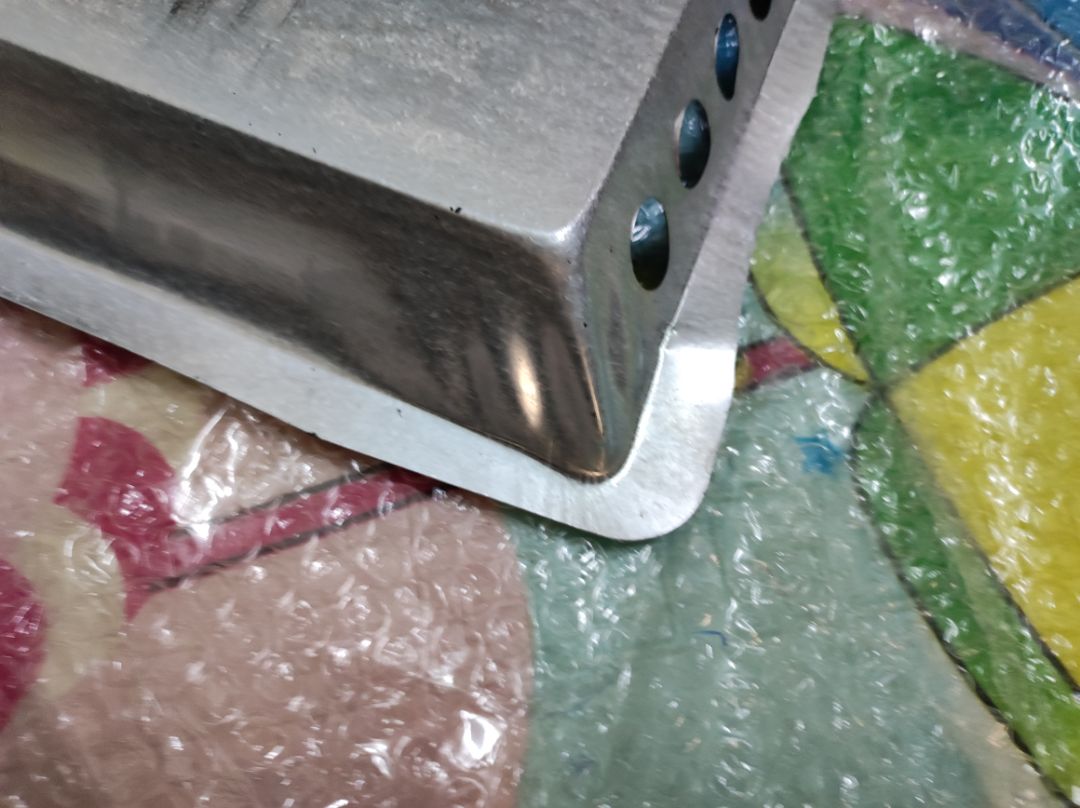 sản phẩm rất tệ. hàng tệ như này mà cũng bán được, hàng mỏng móp thế này thì dùng kiểu gì. bán hàng không có tâm gì hết. 
mua phí tiền