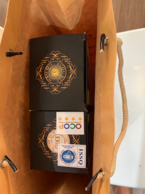 Đóng gói tận tâm, cẩn thận, bao bì đẹp, sang trọng nhưng chắc hơii tốn kinh phí. Nhận hàng nguyên vẹn. Chất lượng ban đầu thấy tốt (đang tiếp tục kiểm chứng ngâm thuốc 3 tháng). Mong giảm phí bao bì để tăng số lượng lít). Giao hàng hơi lệch nhau dù cùng một loại SP. Độ cồn - nhất là rượu ngâm Đinh lăng - thích hợp, uống êm nhẹ mượt.