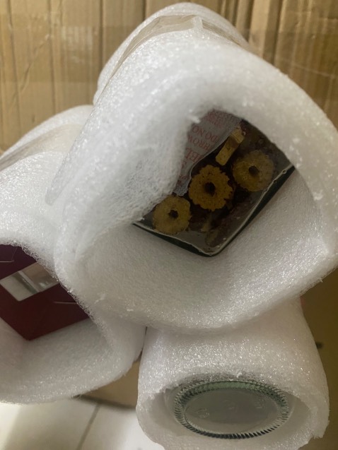 Sếp em là nữ nữa mà nhìn hộp quà này thì chỉ có thích thôi , xịn xò từ cái hộp cách đóng gói tới bên trong luôn , shop làm việc quá ư có tâm lun á , em mở thử bên trong gói hộp saffron đúng đẹp lun á ☺️😍 có 10 sao củng cho shop nữa á , đợt này tặng sếp chỉ có thích mê thui ☺️☺️☺️☺️