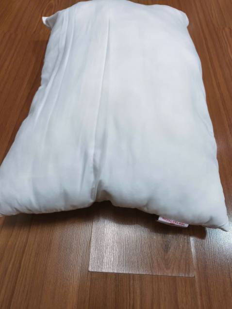 Ruột gối êm nhưng hơi cao so với người bình thường.