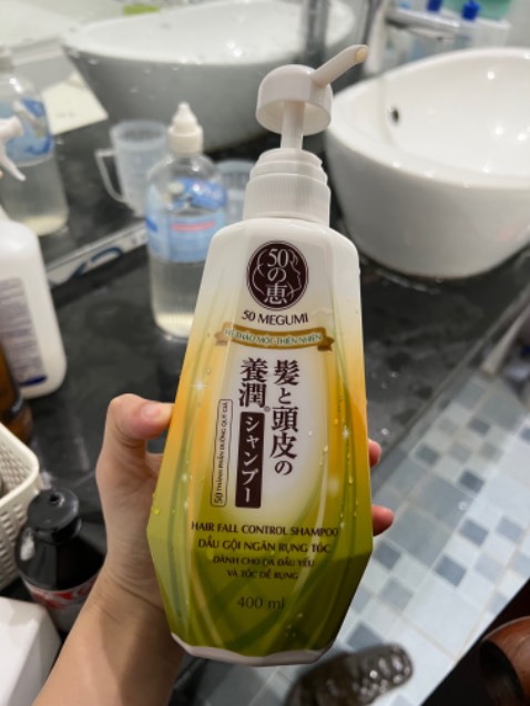 Hàng toàn tiếng việt, đâu fai như hình quảng cáo,của nhật gì như v,có phải trúng hàng giả rồi không,mùi cũng hết sức bthuong