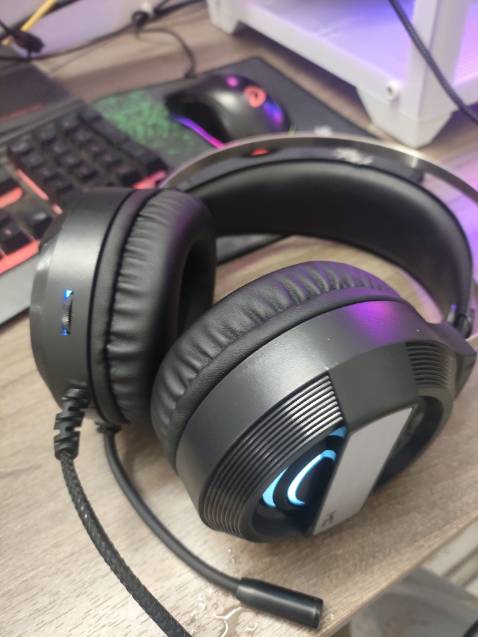 Tai nghe dùng tốt, âm thanh nghe to rõ ràng, cắm vào pc ăn luôn. Mic cũng ok. Nói chung giá hợp lý