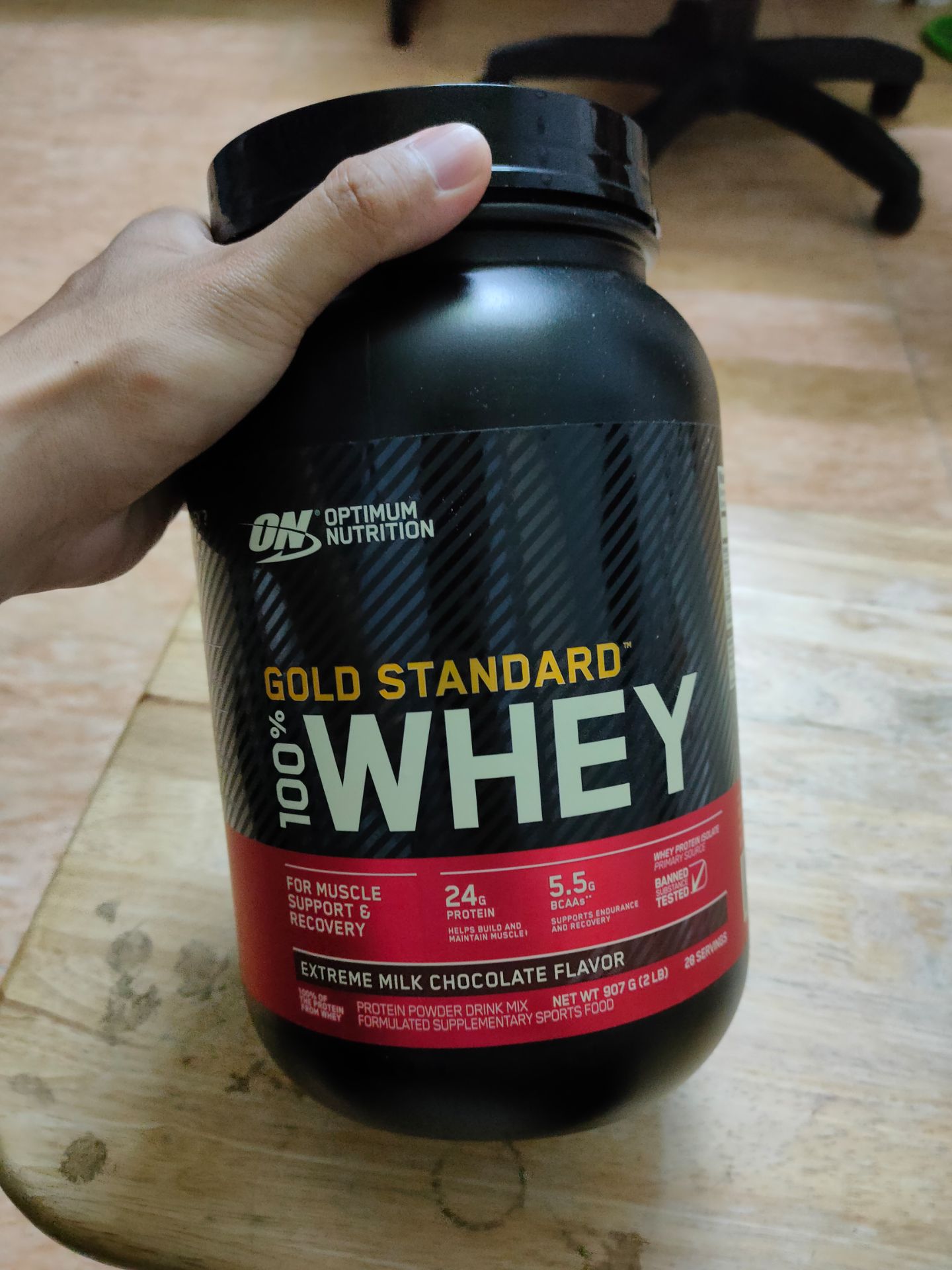 Mình check tem thì đúng là hàng thật r, nhưng hơi bất ngờ là khi mở ra thì hũ lại k đầy dù mới bóc seal, chắc do tính theo khối lượng. Mình đặt vị chocolate nhưng đc nhận vị milk chocolate nhưng thôi k sao, dễ uống là đc =))).