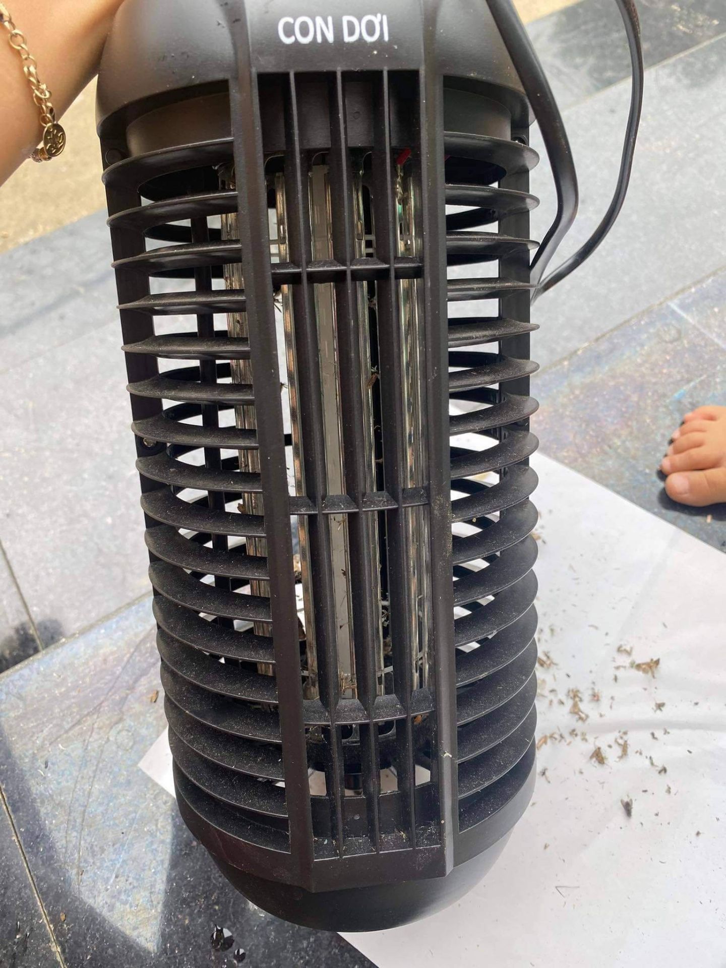 Mẫu mã đẹp, nhựa sang xịn y hình, nhưng nhỏ hơn loại mình dùng trước đó. Công suất và khả năng diệt muỗi tương đương. So với giá tiền thì quá ổn cho chất lượng.