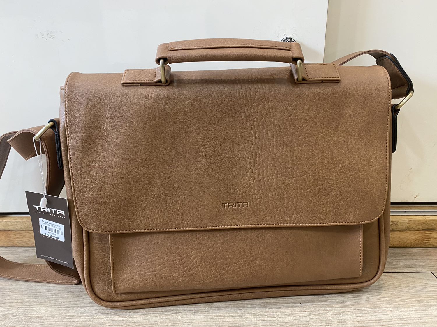 Mua cặp cho con trai đi học mà phụ huynh ai cũng khen, giá rẻ mà chất da rất đẹp, bền, tôi rất ưng ý, cho shop 5 sao nè