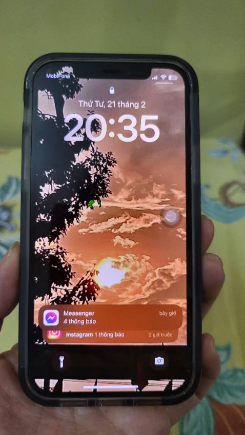 Giao hàng nhanh. Ốp đẹp, chắc chắn và cầm chắc tay