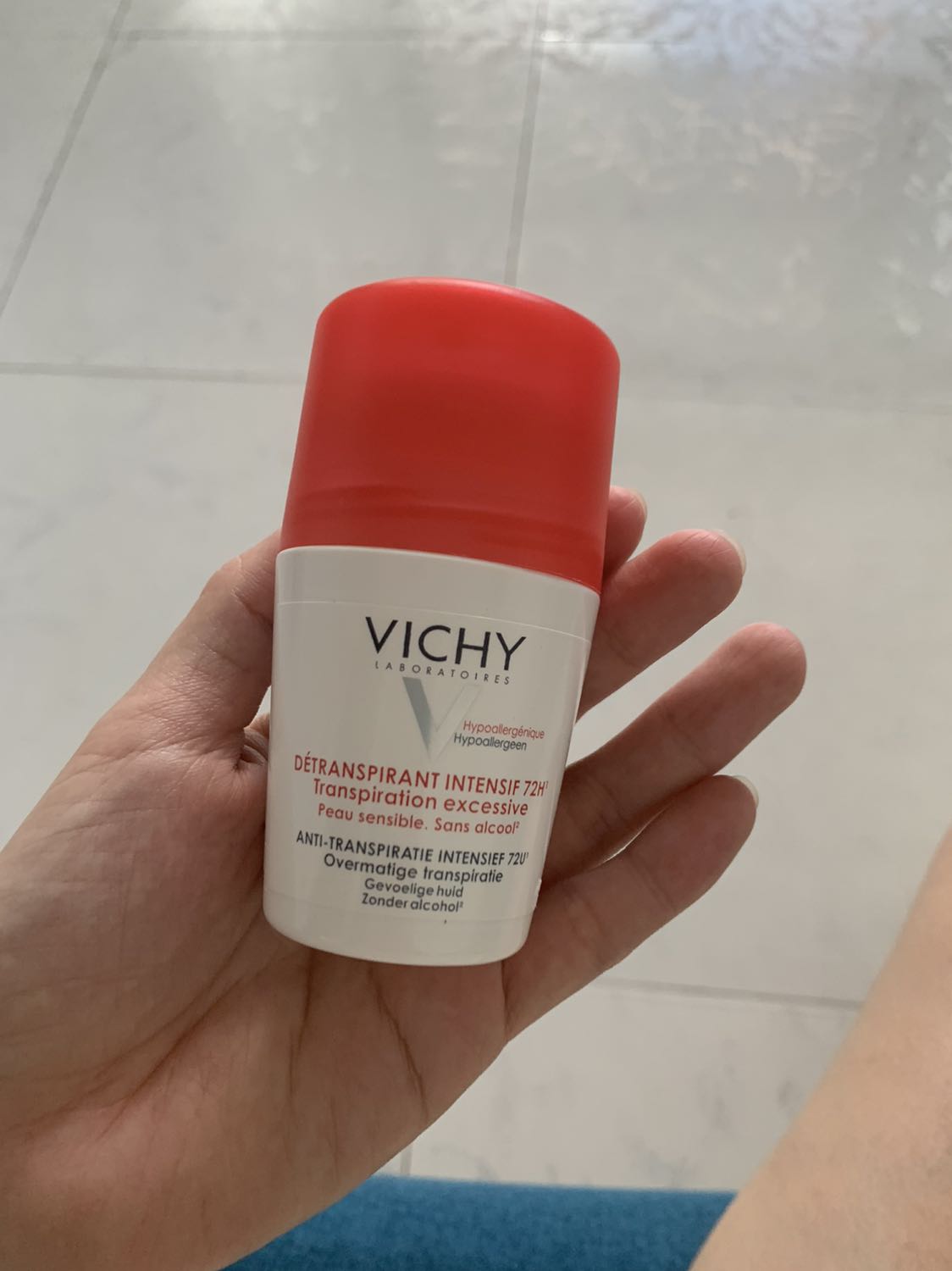 Đã dùng 1 vài lần, tin tưởng vì hàng chính hãng, an toàn cho mẹ bầu. Nhưng mà cũng k ngăn mùi đc hoàn toàn, chắc chỉ hiệu quả tầm 3-4 tiếng, m làm VP ngồi máy lạnh, tới trưa là thấy hôi lại rồi