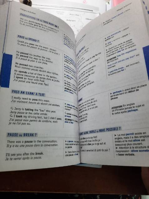 Sách đẹp, dày 5cm, khổ 12x18cm, có Anh-Pháp và Pháp-Anh. Quyển này giống từ điển Anh dành cho người Pháp ấy, có bao gồm một số mục dạy tiếng Anh