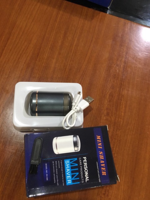 Máy này ai chưa mua thì nên mua dùng thử nhé, đảm bảo cạo râu sạch sẽ, mà êm kinh khủng.
Hàng ship rất nhanh, hôm qua đặt nay đã nhận được, hàng của shop không có gì để chê cả, chất lượng.