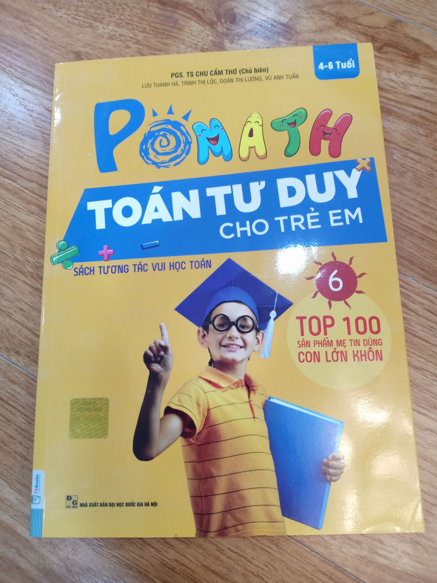 Mình mua sách đúng lúc Tiki sale 50% nên giá được khá rẻ. Sách đẹp và có nhiều kiến thức bổ ích cho bé vào lớp 1 lắm ạ. Chủ yếu lên đến Pomath 6 là phát triển tư duy hình học và số đếm cho bé nha. 
Con mình đã và đang học gần hết bộ Pomath này rồi.