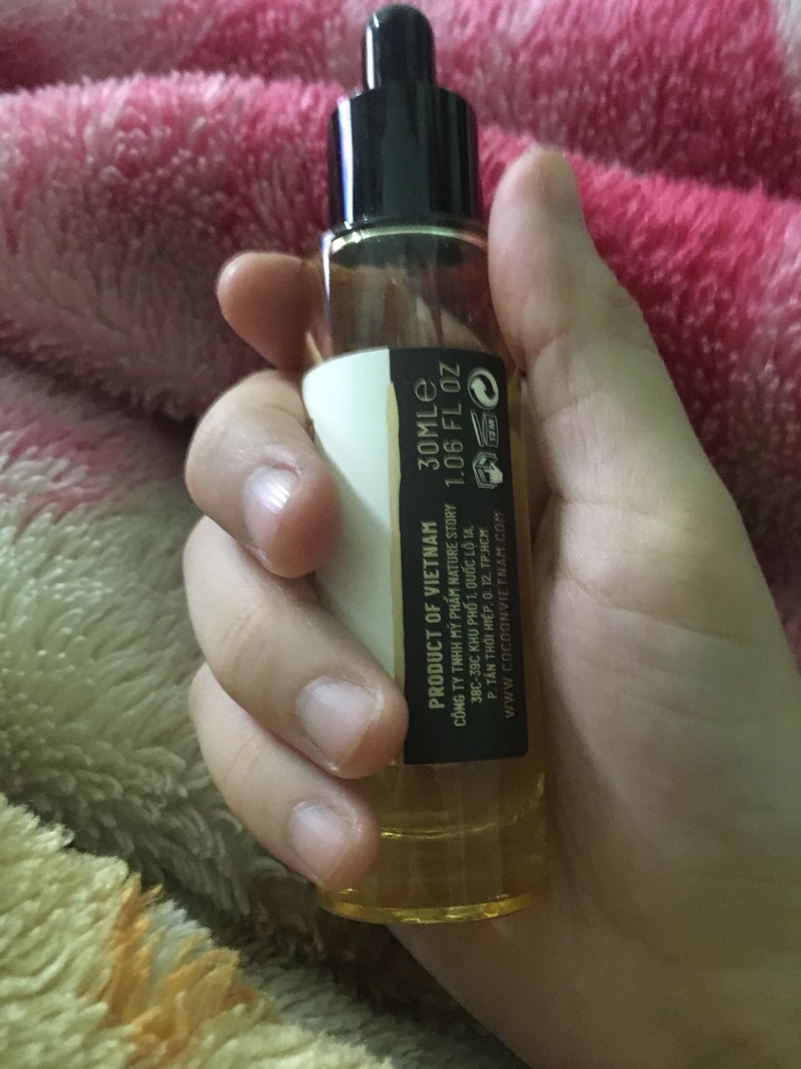 Mùi thơm nhưng hơi bết rích, để một thời gian lâu mà còn dính. Nhưng chất lượng chung khá tốt, cấp ẩm tương đối và phục hồi tương đối được