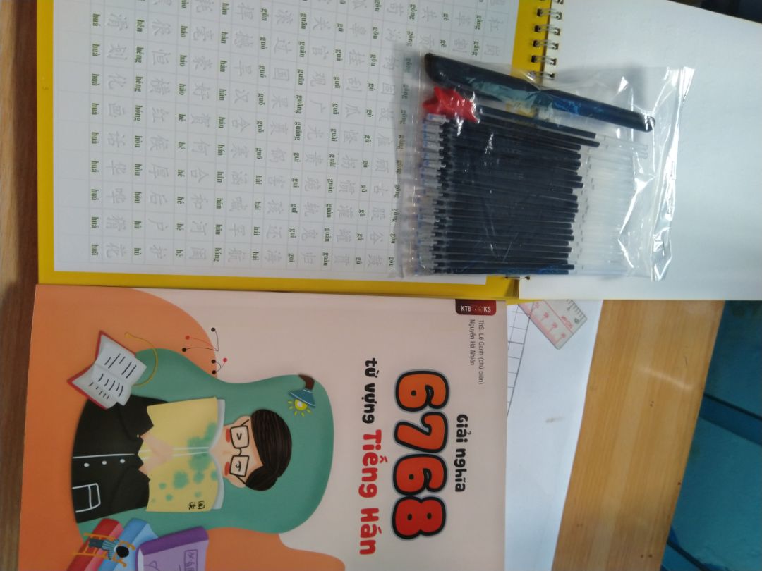 Tập mẫu chữ để viết khá dày và đẹp, cuốn giải nghĩa từ vựng trang giấy cũng khá tốt và dễ đọc, bộ ngòi viết nhiều, chắc mình sẽ viết được đến khi thuộc làu mọi chữ đây
Nhìn chung là mình thấy giá tiền và hàng nhận được rất ổn, đáng để mua
Nếu có gì đó mình mong muốn thêm về sản phẩm là bên dưới từ hán mà mình tập viết có thêm nghĩa tiếng việt của từ đó, vậy thì khi mình tập viết có thể nhớ nghĩa từ luôn!