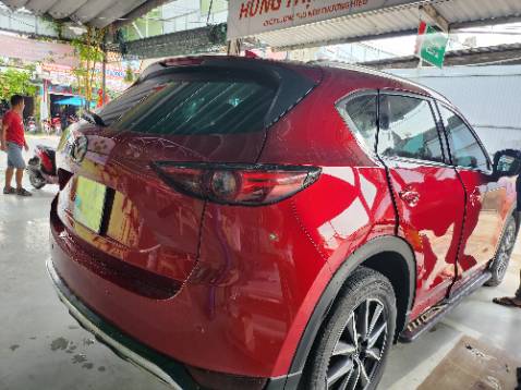 Mẫu mã đẹp nhưng không kín,đựng đường kiến vào bên trong được