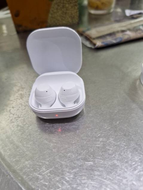 Đóng gói rất cẩn thận, âm thanh ấm, mẫu mã đẹp, nhẹ