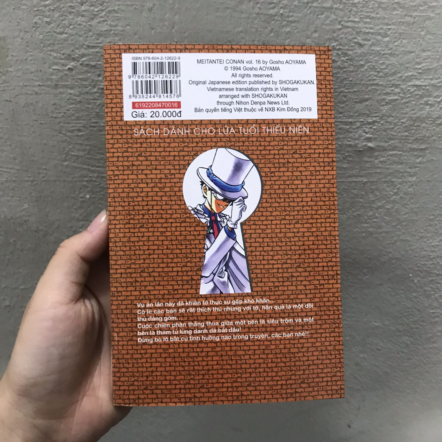 Giao hàng nhanh, truyện mới, ở bìa truyện có vài vết hằn và mép bìa bị móp một xíu nhưng nhìn chung không đáng kể^^