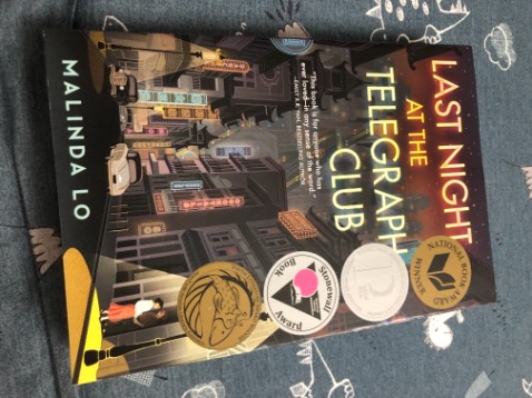 mình biết cuốn này qua trang review Goodreads, cuốn sách được đánh giá khá cao, nội dung xoay quanh câu chuyên tình đầy sóng gió 2 cô gái thời nước Mỹ những năm 60.