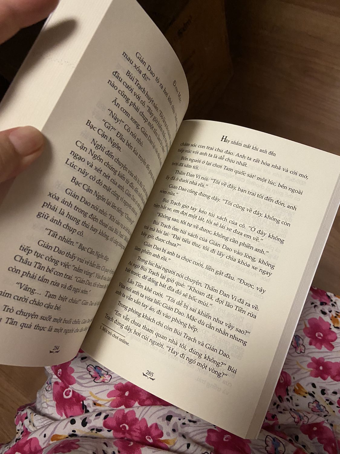 Truyện không có màng co nhưng may là không ảnh hưởng đến sách mấy. Tốc độ giao đúng nhanh. Đặt lúc 9:30 mà đâu 14:15 gì là có người giao rồi (giao hàng tiêu chuẩn á)