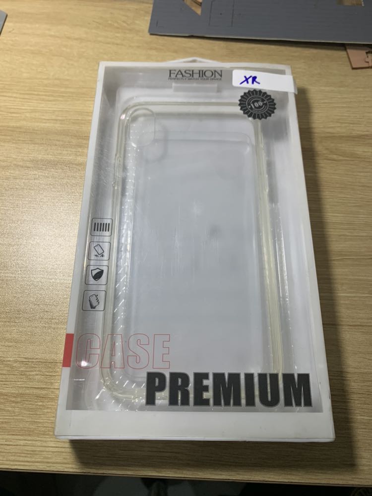 Sản phẩm nhận được không giống như trong hình. Không có chống sốc ở 4 góc. Cũng ko có logo XUNDD ở cạnh ốp