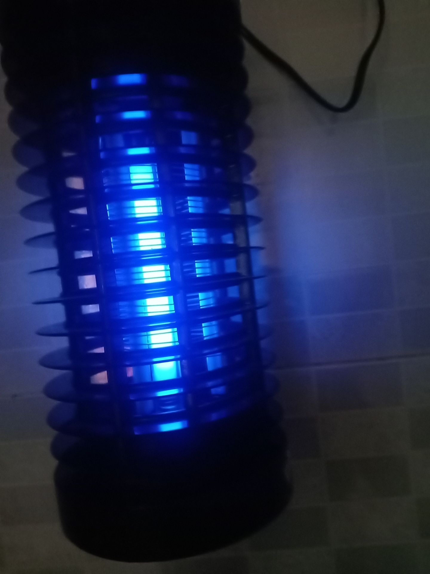 sản phẩm đẹp giao hàng rất nhanh khoảng 2 Tiếng là có hàng anh giao hàng thì rất thân thiện nói về chính sách bảo hành. Từ lúc mua đã Sài thử 1 ngày bắt được rất là nhiều muỗi là của *** nên rất an tâm chuyện bảo hành ❤️ nên mua