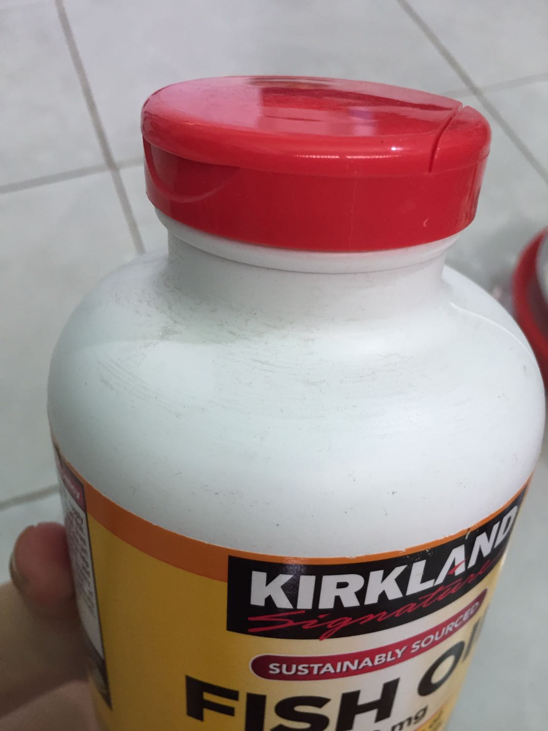 Sản phẩm giá thành ok, tuy nhiên shop đóng gửi sản phẩm bám bụi nhìn ***, chữ tem sản phẩm thì mờ tróc tùm lum. Thực phẩm chức năng mà cảm giác không được bảo quản tốt, ko biết có ảnh hưởng đến chất lượng không.