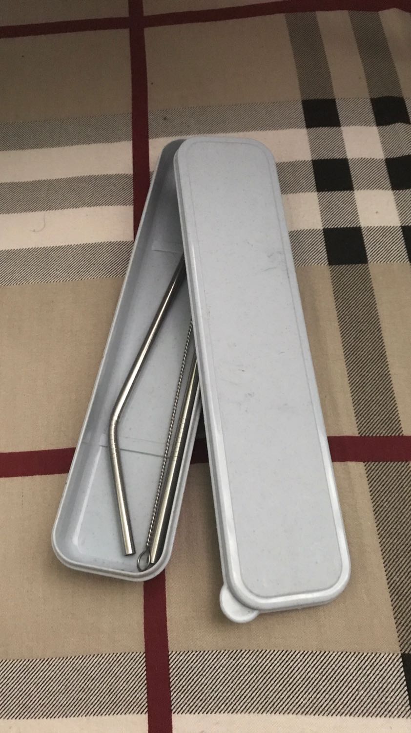 Tiki giao hàng nhanh sớm hơn dự kiến, shipper thân thiện. Sản phẩm rất oke, dài vừa đủ đựng bộ ống hút inox. Đóng lại rất chắc chắn không bị bung ra. Nhỏ gọn tiện lợi bỏ vào cặp. 5 sao