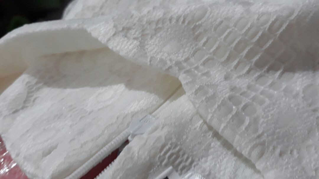 giao hàng nhanh, đóng gói tốt. đúng sz, như mẫu, vải đẹp, may đẹp. m cao m5, 40kg dài vừa người nhưng eo rộng. đợi khi thu eo lại mình chụp phản hồi tiếp. sẽ ủng hộ nhà cung cấp này. các b mua đi yên tâm về chất