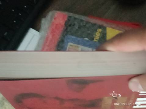 Giao hàng nhanh, cuốn Nghệ thuật và nghệ nhân vùng kinh thành Huế bị mất keo đầu gáy, bám bẩn, mất seal, sale nên cũng hài lòng