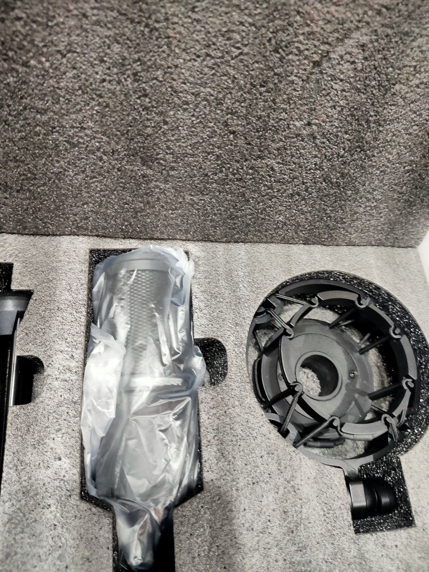 hàng chính hãng chất lượng miễn bàn shop lại nhiệt tình nữa ko chê vào đâu đc tặng shop 5 sao