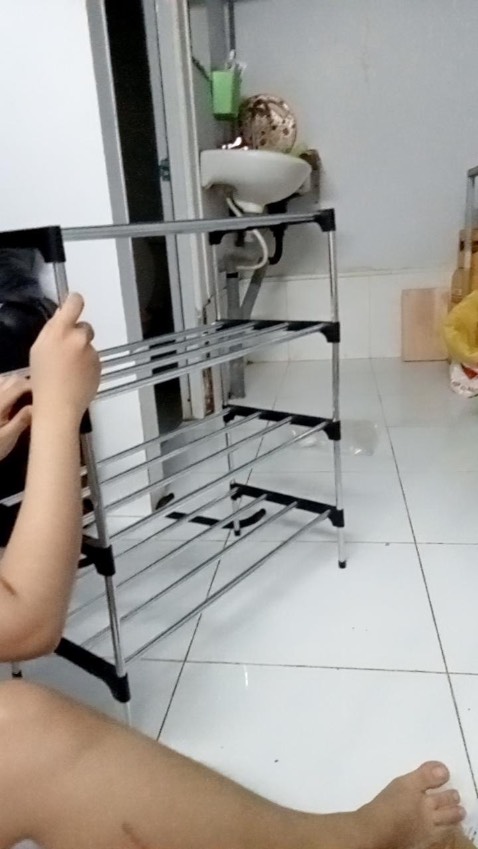 Đã mua cái này cái thứ 2. Cái mới nàu xanh dương để tầng 2, cái cũ để tầng 1 của nhà. Nhận thấy khá bền, ống kẽm chắc chắn. Sơ đồ dễ lắp ráp, nhiều bên bÁn 3-5-7 tầng, mình chọn 5 tầng vì để vừa vặn, 7 tầng cao quá sẽ hơi chông chênh. Chất liệu ống kẽm, nhựa thanh chắc chắn. Và dẻo, an toàn khi sử dụng