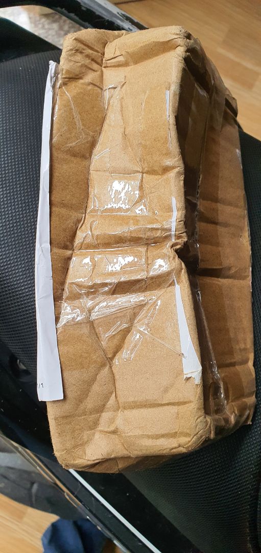 Hàng đặt từ 22/9 tới hôm nay 11/11 mới tới tay, mặc dù nhà cung cấp cũng ở Tp HCM mà không hiểu sao Tiki lại giao hàng chậm trễ tới như vậy. Thật đáng thất vọng cho khâu vận chuyển, thiết nghĩ Tiki nên có những cải thiện rõ hơn, không phải cứ tới ngày giao, giao không được gửi 1 cái thông báo giao trễ mong thông cảm như vậy được. Nói về hàng hóa, giao đúng, đủ nhưng nhìn như 1 cục rác.