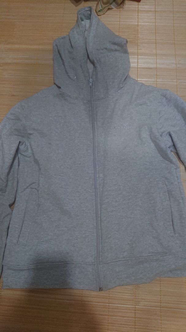 Chất liệu vải mặc rất thích. Áo hơi bó