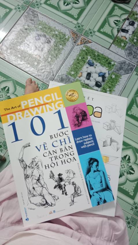 Ấn tượng sách kích thước bự hơn tưởng tượng và trang sách dày bất ngờ ❤️❤️❤️❤️❤️lúc đầu lật cứ coá cảm giác bị dính trang cơ..😅😅😅