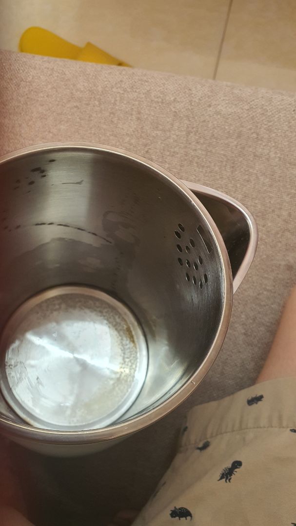 Sản phẩm CỰC KỲ TỆ. Mua về thì bên trong rỉ sét một đống, chắc chắn là bán đồ tồn kho đồ cũ cho khách. Mình cảm thấy đây là một hành động hết sức VÔ TRÁCH NHIỆM VÀ THIẾU TÔN TRỌNG KHÁCH HÀNG từ Tiki. Sẽ không bao giờ có lần thứ 2 mình mua ở đây, mọi người né ra nhé.