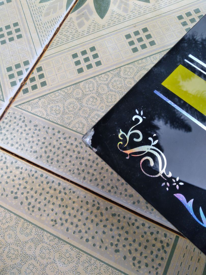 bị tróc giống va đạp ở gốc trên, sữ dụng lúc đầu ổn, ko bit thời gian ổn ko, giao hàng tốt nhanh, tạm cho 3 sao