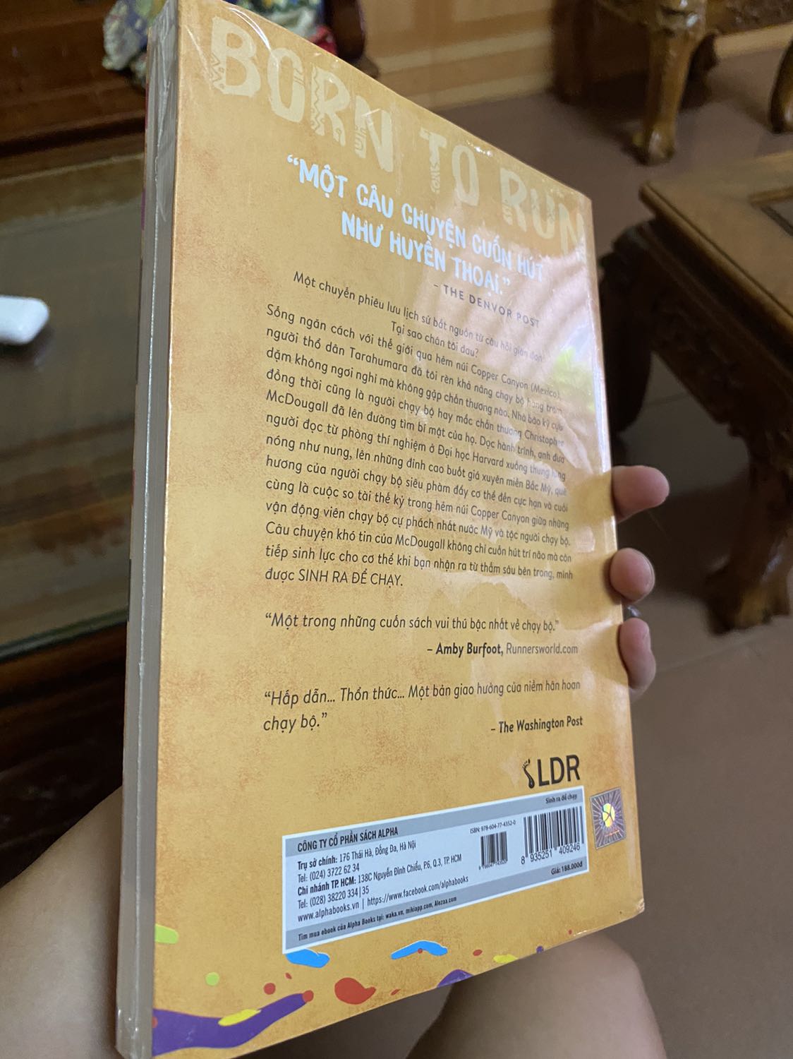 Sách bọc rất kỹ, còn nguyên seal, chất lượng của tiki thì không phải bàn. Một cuốn sách rất nổi tiếng và được coi là một trong những cuốn sách gối đầu giường của các Runners.