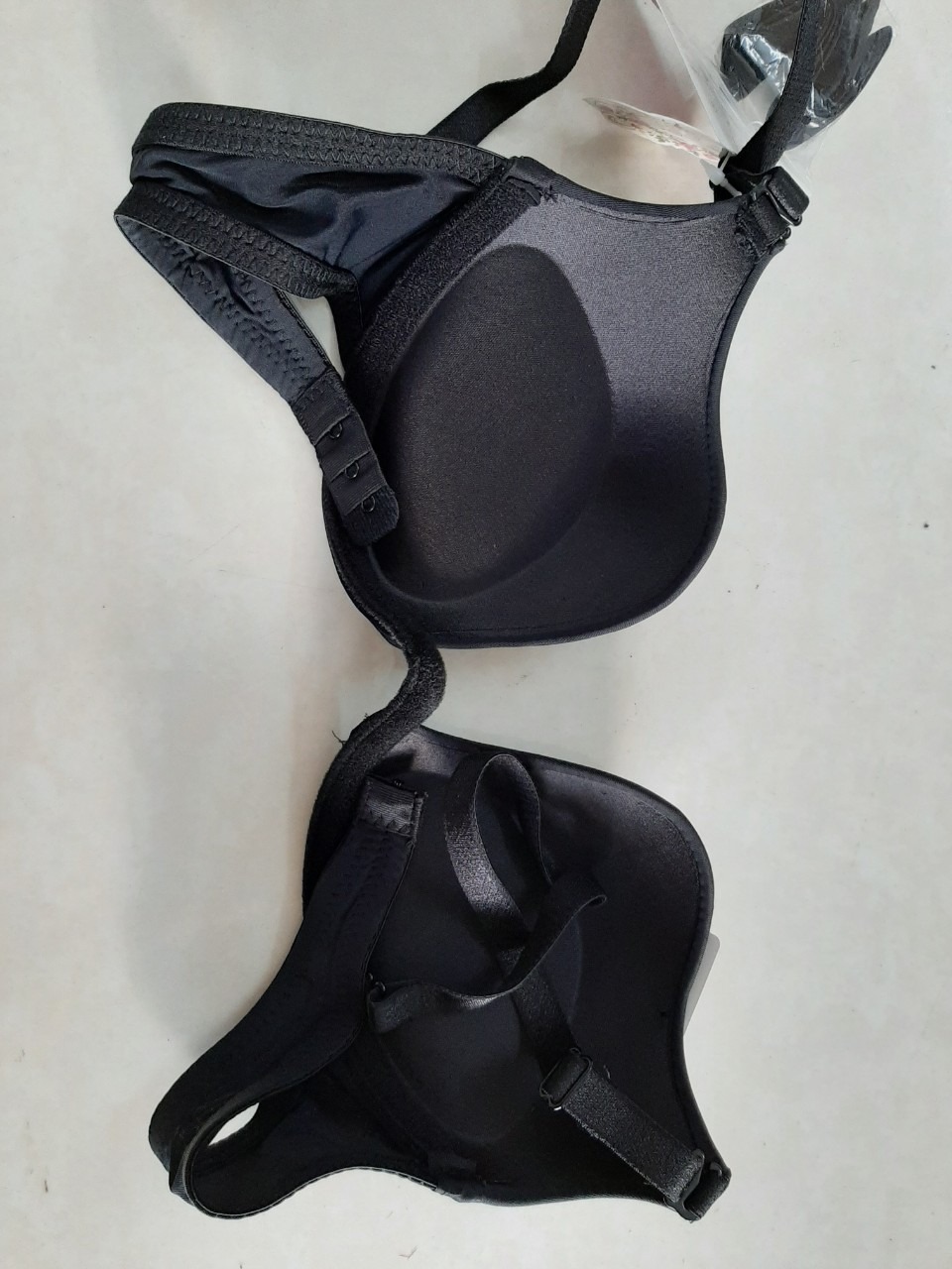 Áo đẹp như hình, mặc thoải mái, ôm và nâng ngực. Được tặng thêm 1 dây mặc thay đổi kiểu hàng ngày cho đỡ chán. Sẽ ủng hộ lần sau.