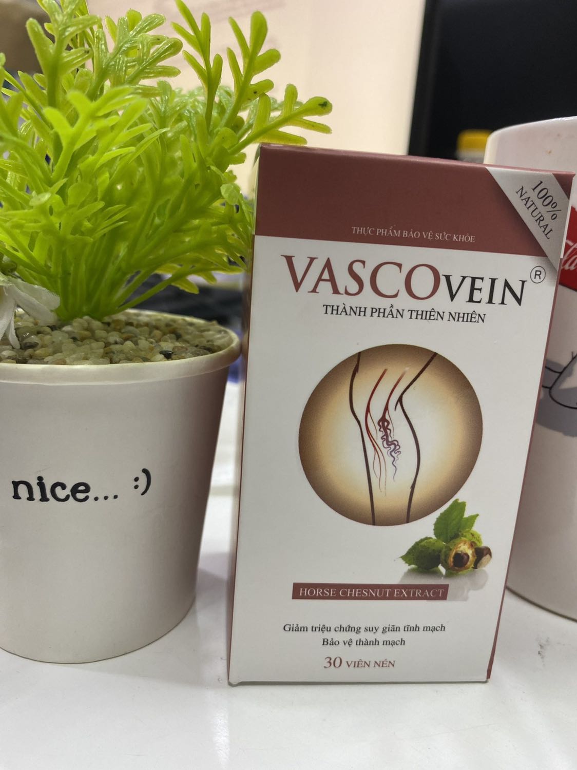 thuốc giúp làm mờ những đường gân xanh nổi trên chân nhưng cũng k đáng kể, nhưng được cái là đỡ nhức và ngứa hẳn. Lần này đã mua lần 3